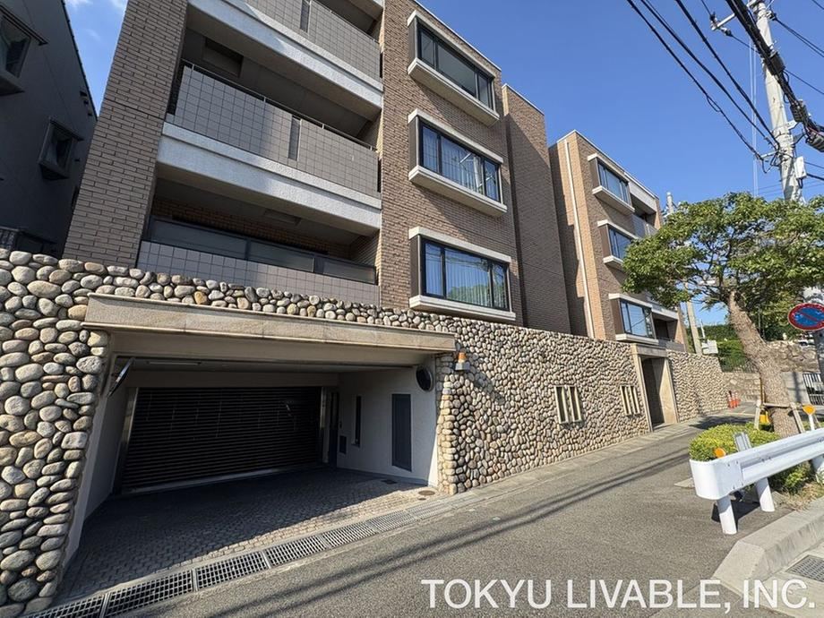 3LDK apartment in Chuo Ward, Kobe, Hyogo - Photo 1