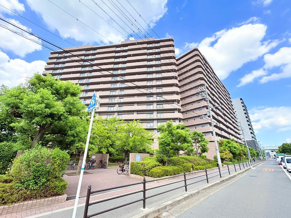 3LDK apartment in Nishiyodogawa Ward, Osaka - Photo 1