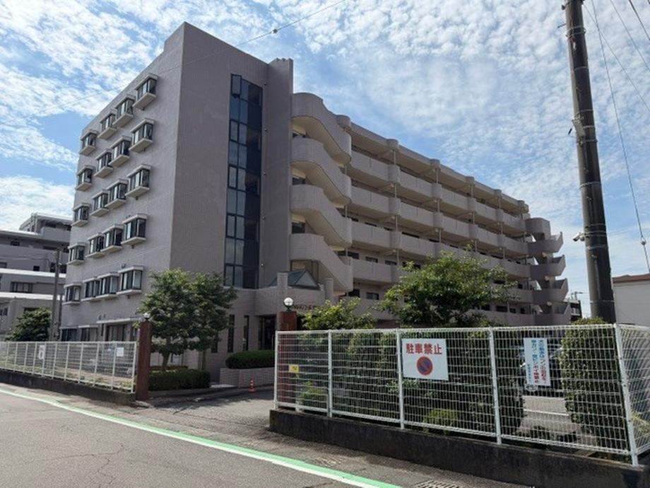 3LDK apartment in Numazu, Shizuoka - Photo 1