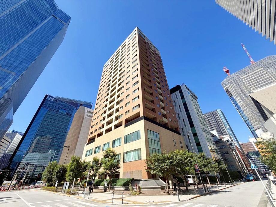 2LDK apartment in Minato Ward, Tokyo - Photo 1