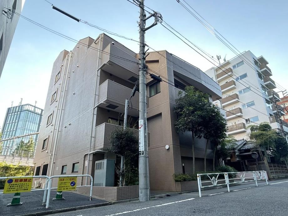 1LDK apartment in Shibuya Ward, Tokyo - Photo 1