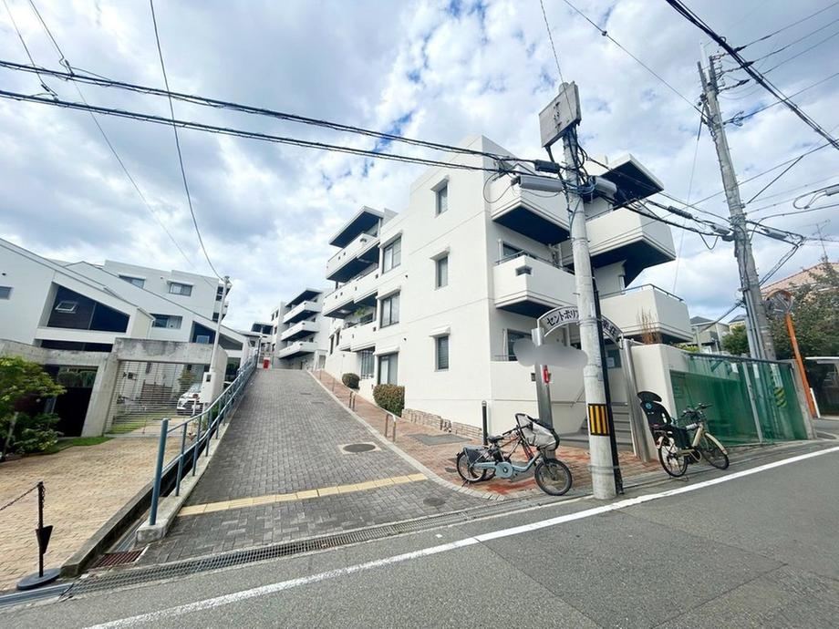 3LDK apartment in Toyonaka, Osaka - Photo 1