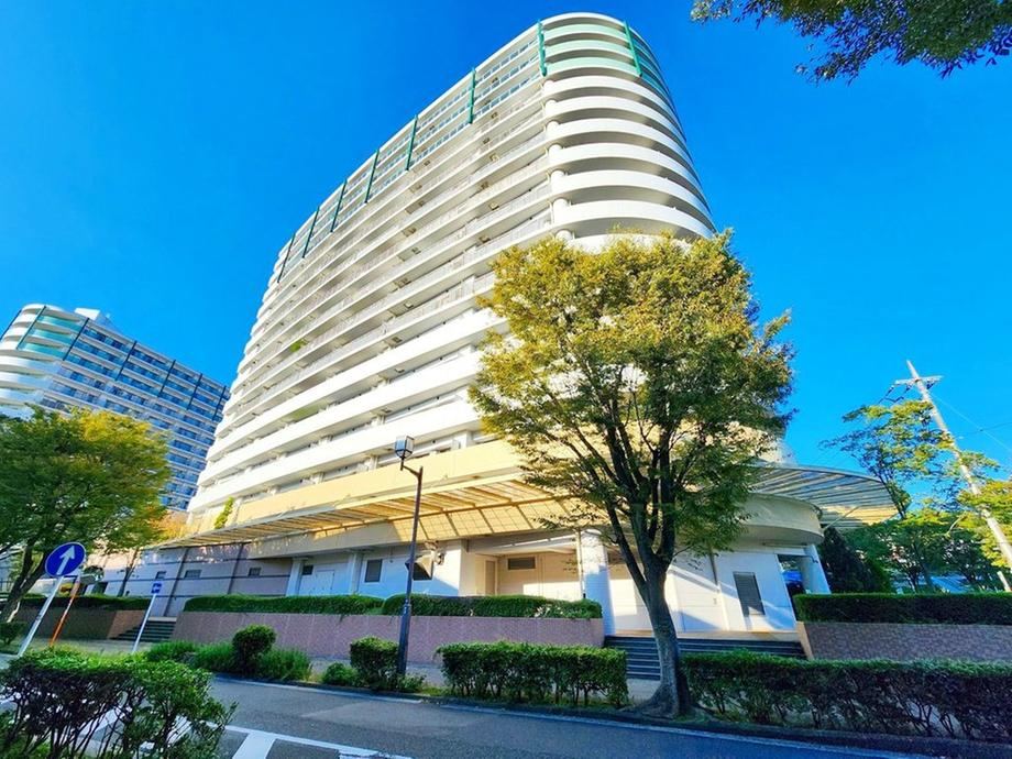 3LDK apartment in Konan Ward, Yokohama, Kanagawa - Photo 1