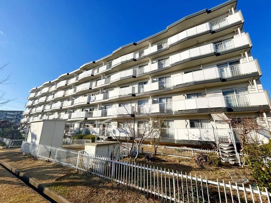 3LDK apartment in Mihama Ward, Chiba - Photo 1