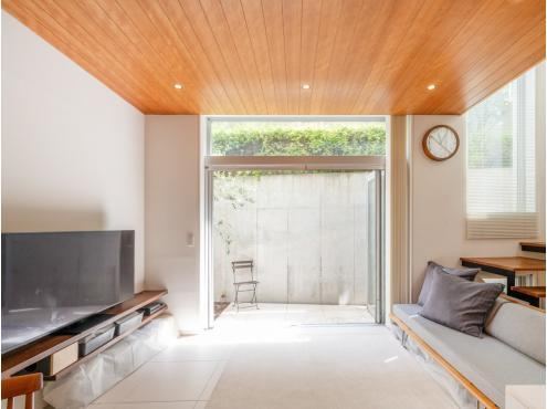 2LDK apartment in Meguro Ward, Tokyo - Photo 1