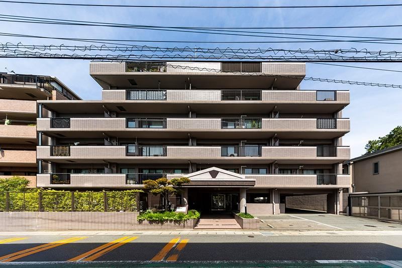 4LDK apartment in Sawara Ward, Fukuoka - Photo 1