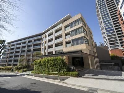 3LDK apartment in Minato Ward, Tokyo - Photo 1