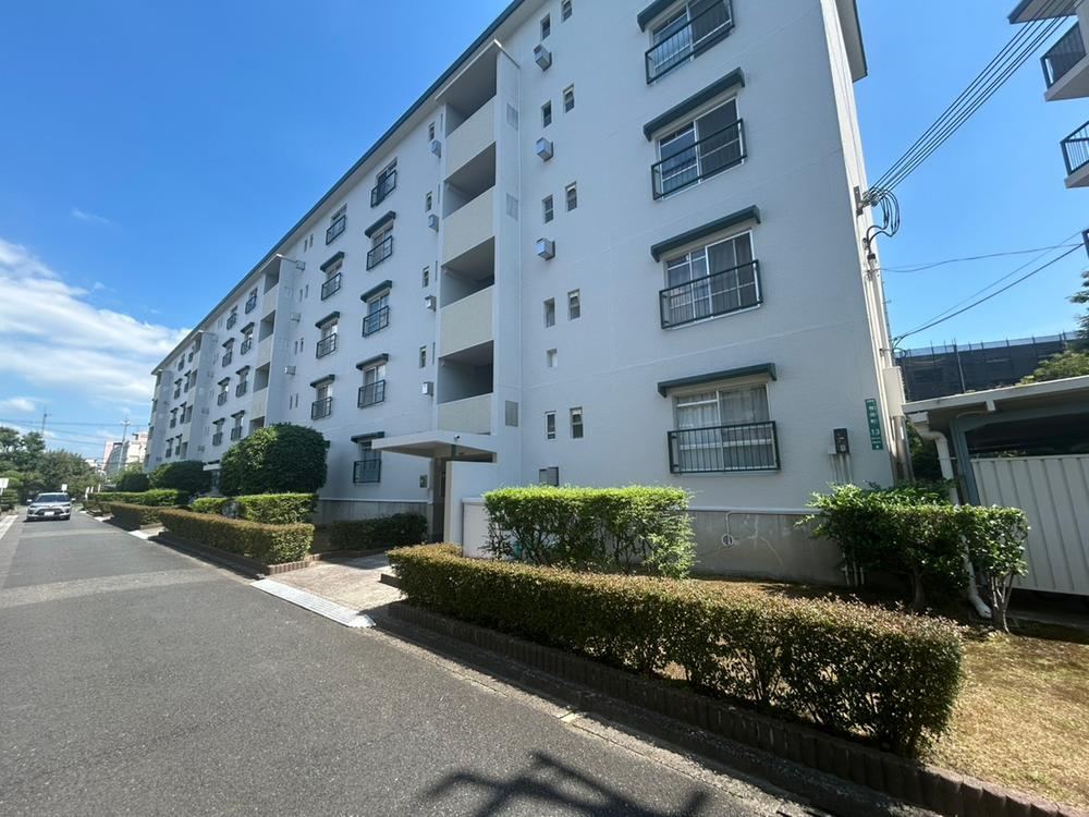 2LDK apartment in Takatsuki, Osaka - Photo 1