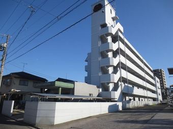 3LDK apartment in Saeki Ward