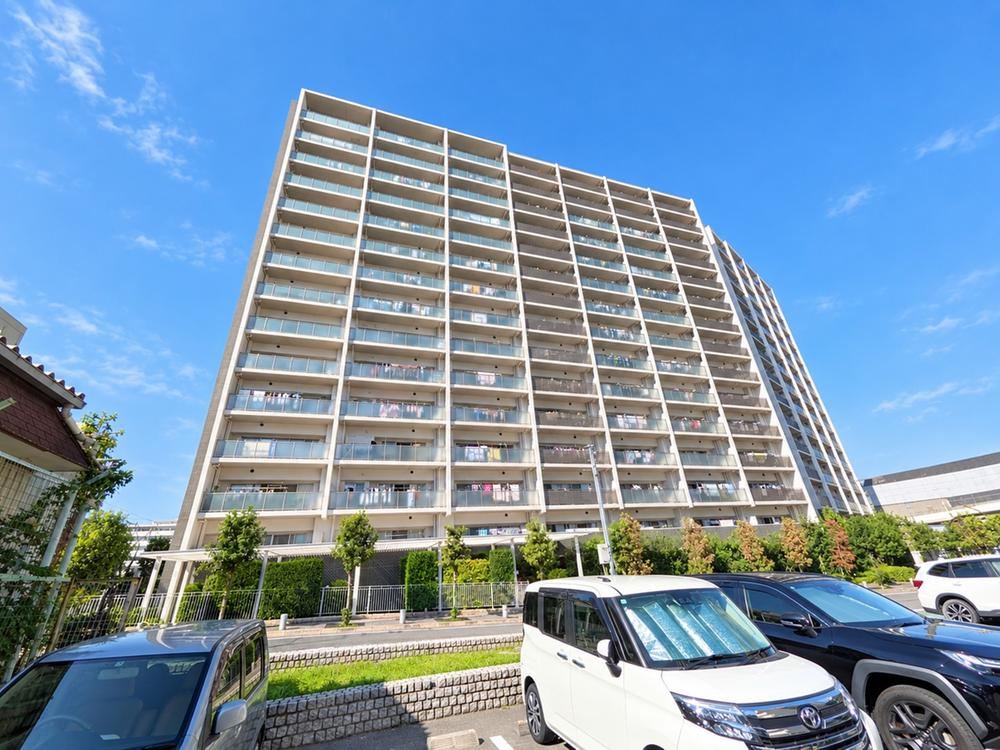 4LDK apartment in Minato Ward, Osaka - Photo 1