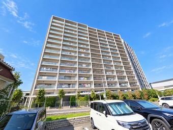 4LDK apartment in Minato Ward
