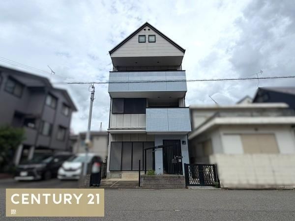 4LDK house in Wakayama, Wakayama - Photo 1