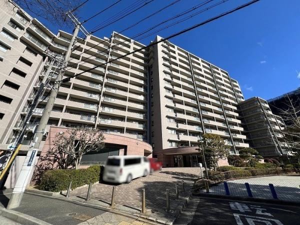 3LDK apartment in Suma Ward, Kobe, Hyogo - Photo 1
