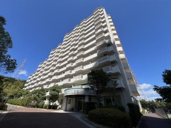 4LDK apartment in Suma Ward, Kobe, Hyogo - Photo 1