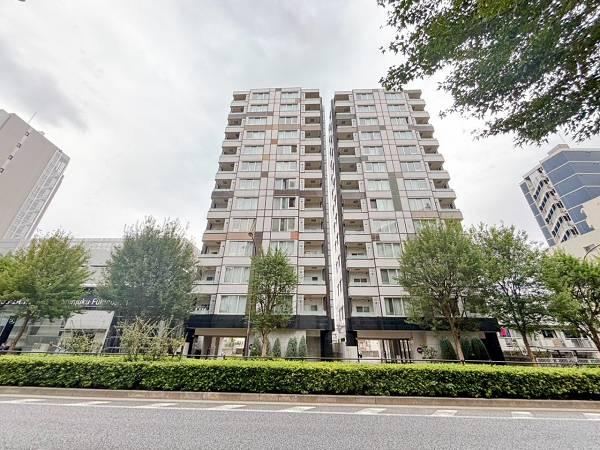 2LDK apartment in Shinjuku Ward, Tokyo - Photo 1