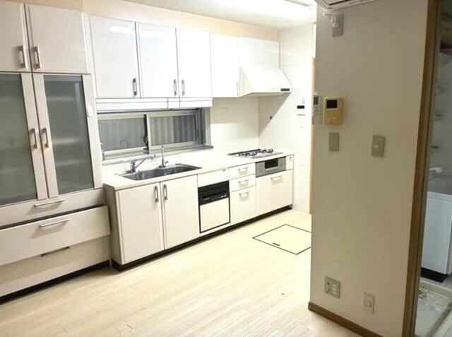 3DK house in Amagasaki, Hyogo - Photo 1