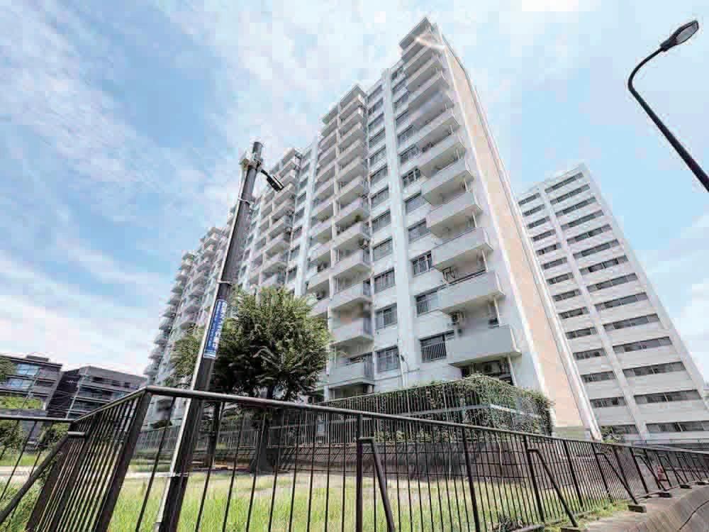 2LDK apartment in Shinjuku Ward, Tokyo - Photo 1