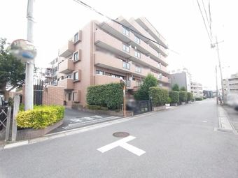 2LDK+S apartment in Kita Ward