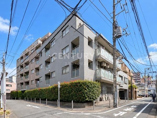 2LDK apartment in Shinagawa Ward, Tokyo - Photo 1