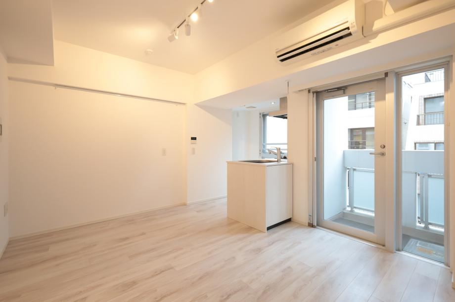 2LDK apartment in Chiyoda Ward, Tokyo - Photo 1