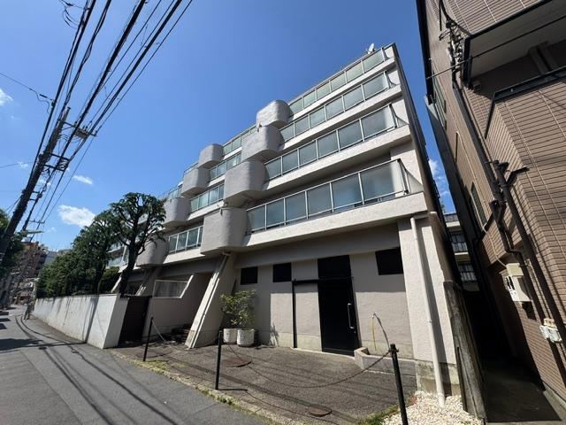 2LDK+S apartment in Setagaya Ward, Tokyo - Photo 1