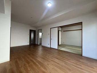 3LDK apartment in Higashiyodogawa Ward