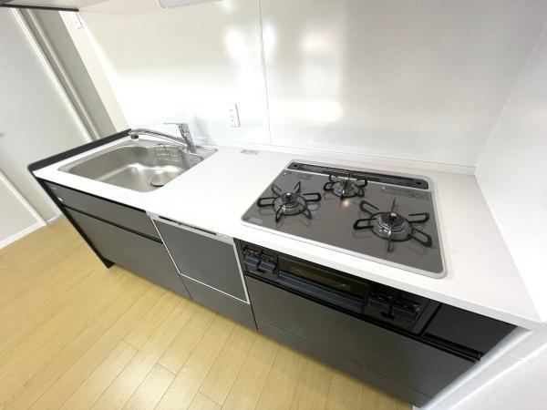 2LDK apartment in Higashiyodogawa Ward, Osaka - Photo 1