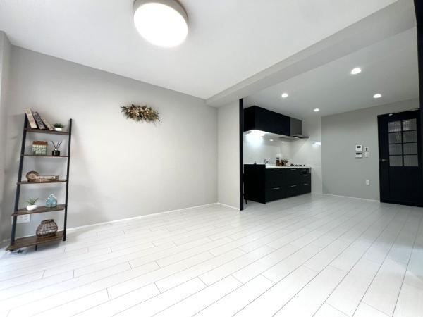 3LDK apartment in Yodogawa Ward, Osaka - Photo 1