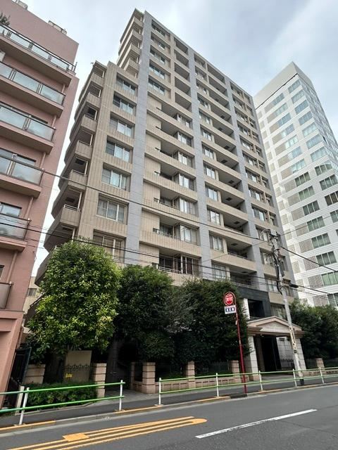 3LDK apartment in Minato Ward, Tokyo - Photo 1