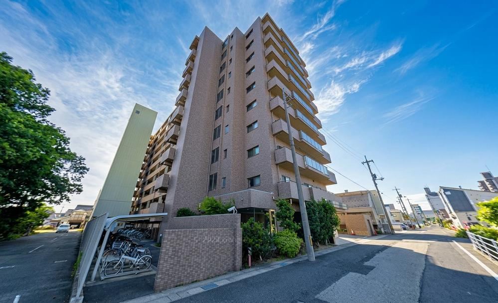 4LDK apartment in Tottori, Tottori - Photo 1