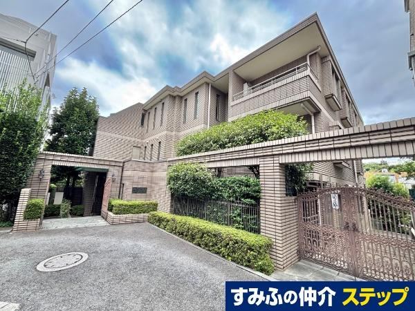 2LDK apartment in Minato Ward, Tokyo - Photo 1