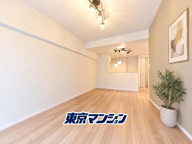 1LDK apartment in Shinjuku Ward, Tokyo - Photo 1
