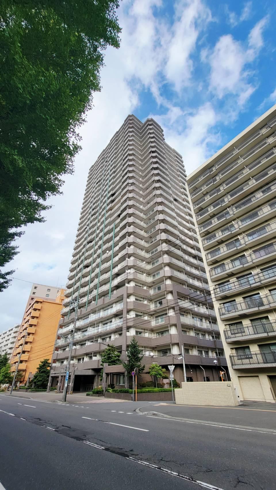 3LDK apartment in Chuo Ward, Sapporo, Hokkaido - Photo 1