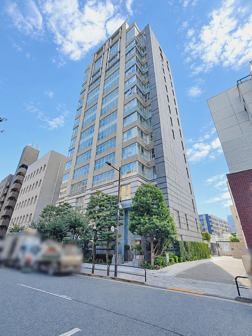 2LDK apartment in Chiyoda Ward, Tokyo - Photo 1