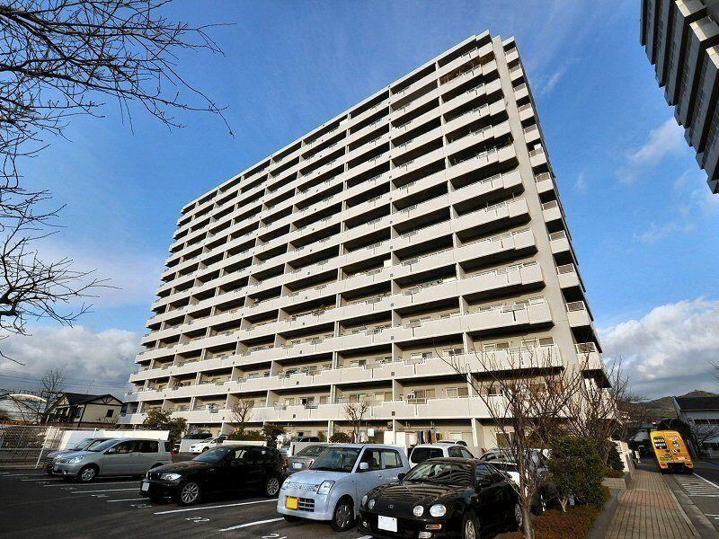 3LDK apartment in Matsuyama, Ehime - Photo 1