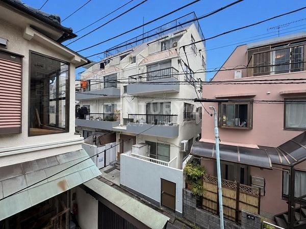 2DK apartment in Shibuya Ward, Tokyo - Photo 1