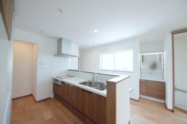 4LDK house in Asaminami Ward, Hiroshima - Photo 1