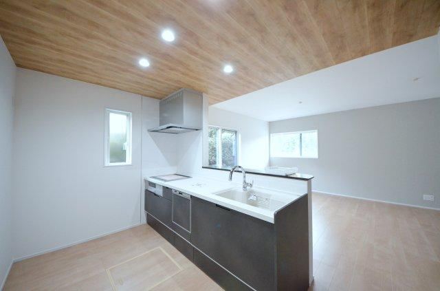 4LDK house in Hatsukaichi, Hiroshima - Photo 1