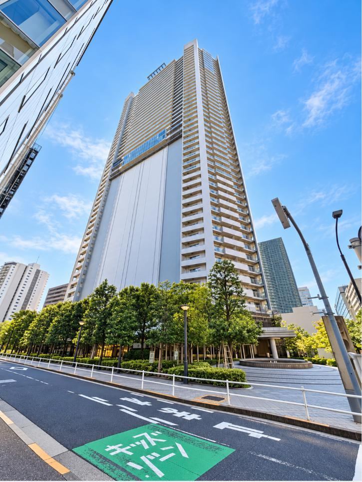 2LDK+2S apartment in Minato Ward, Tokyo - Photo 1