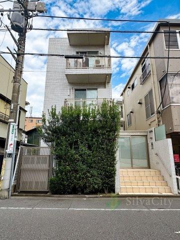 2LDK apartment in Shibuya Ward, Tokyo - Photo 1