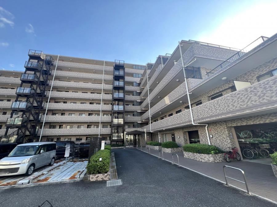 3LDK apartment in Koshigaya, Saitama - Photo 1