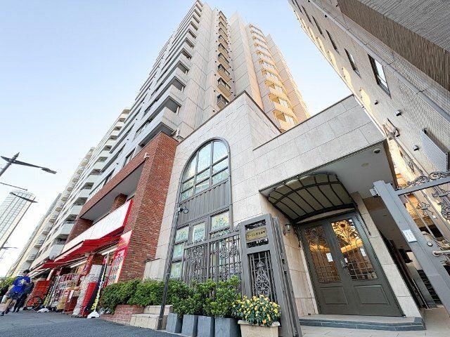 1LDK apartment in Shinjuku Ward, Tokyo - Photo 1