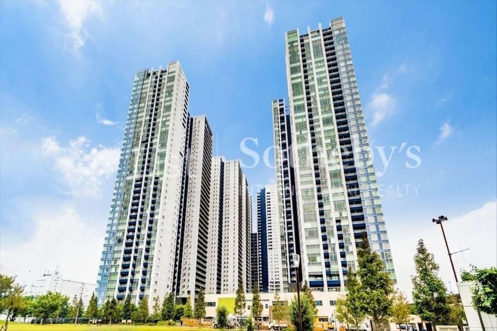 3LDK apartment in Minato Ward, Tokyo - Photo 1