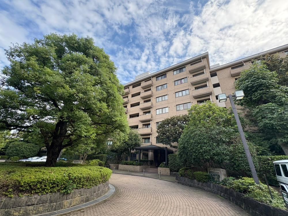 2LDK apartment in Shibuya Ward, Tokyo - Photo 1