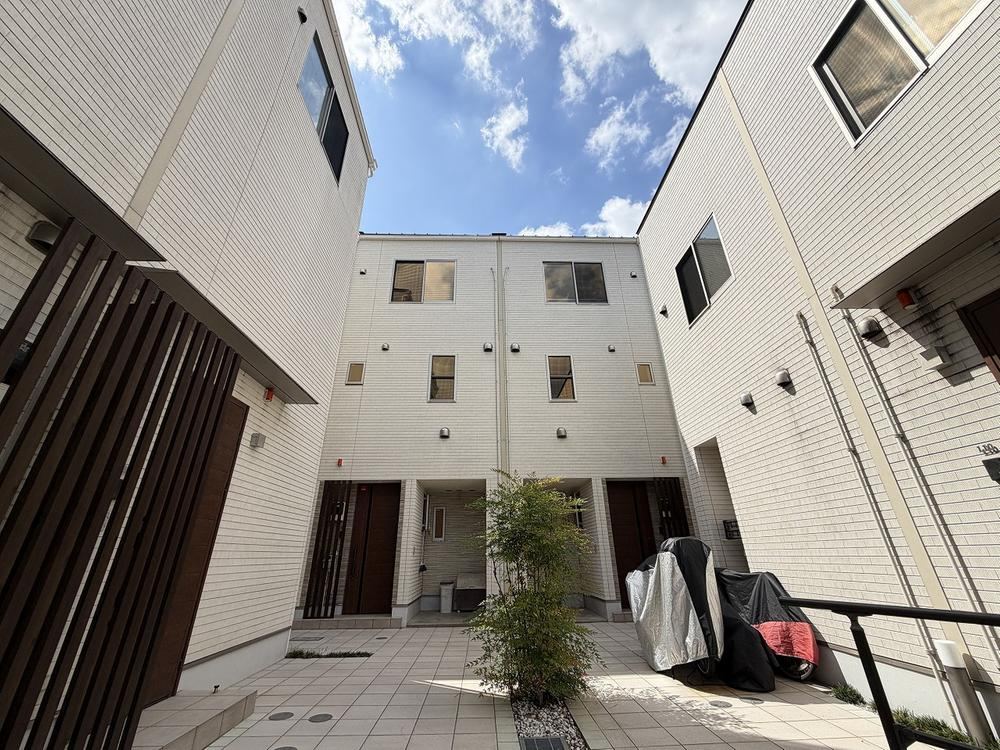 2LDK+S apartment in Setagaya Ward, Tokyo - Photo 1