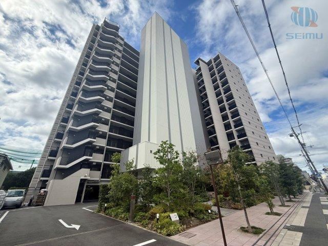 2LDK apartment in Joto Ward, Osaka - Photo 1