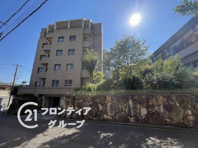 3LDK apartment in Nishinomiya, Hyogo - Photo 1