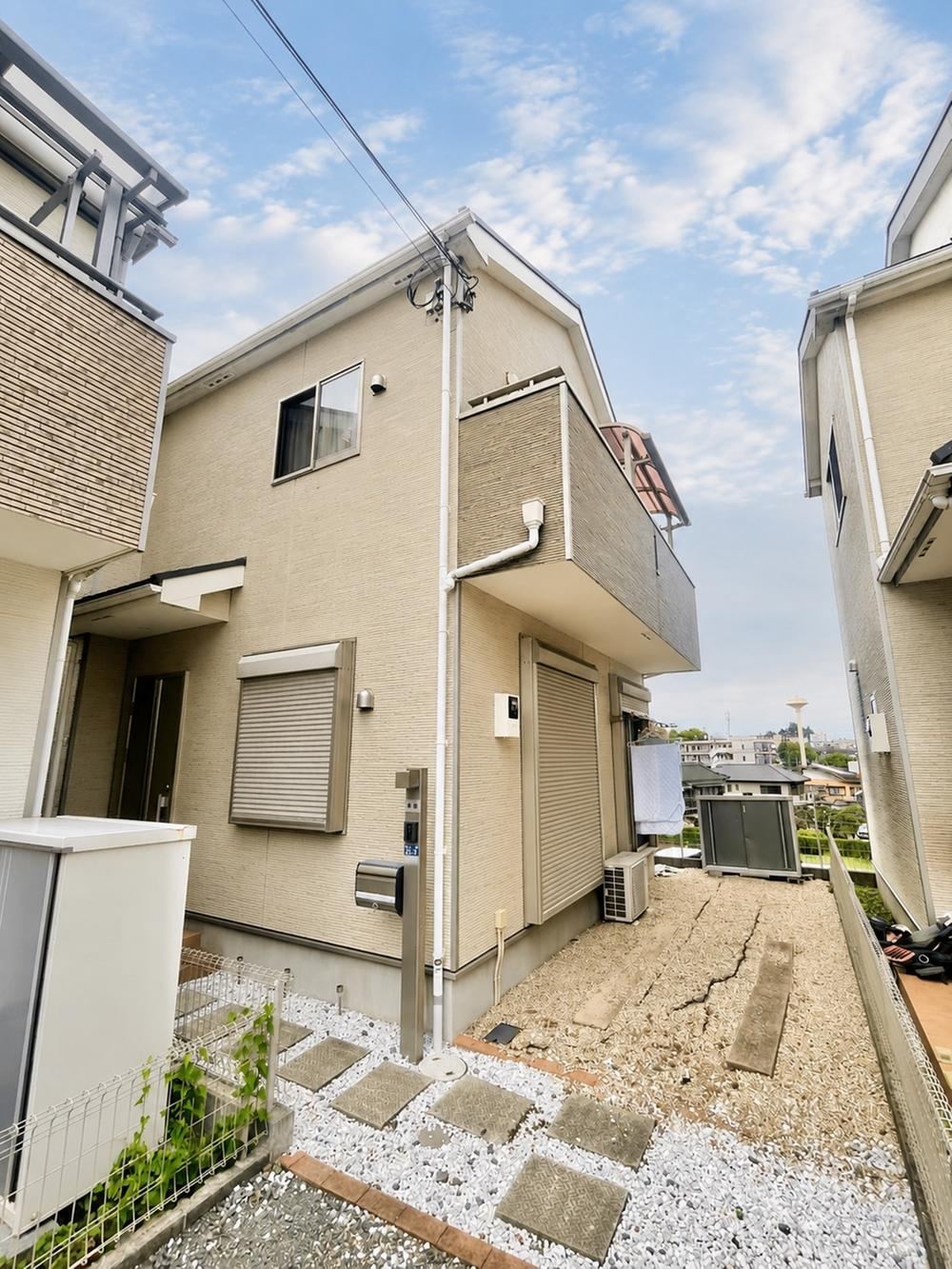 4LDK house in Ayase, Kanagawa - Photo 1