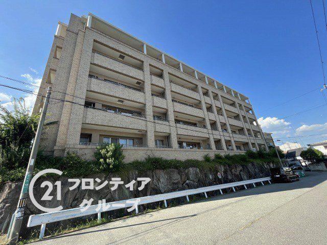 3LDK apartment in Nishinomiya, Hyogo - Photo 1