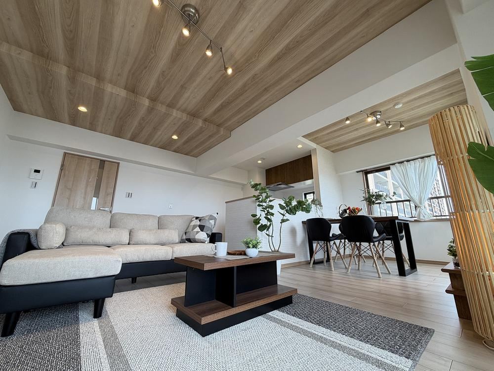 5LDK apartment in Suita, Osaka - Photo 1